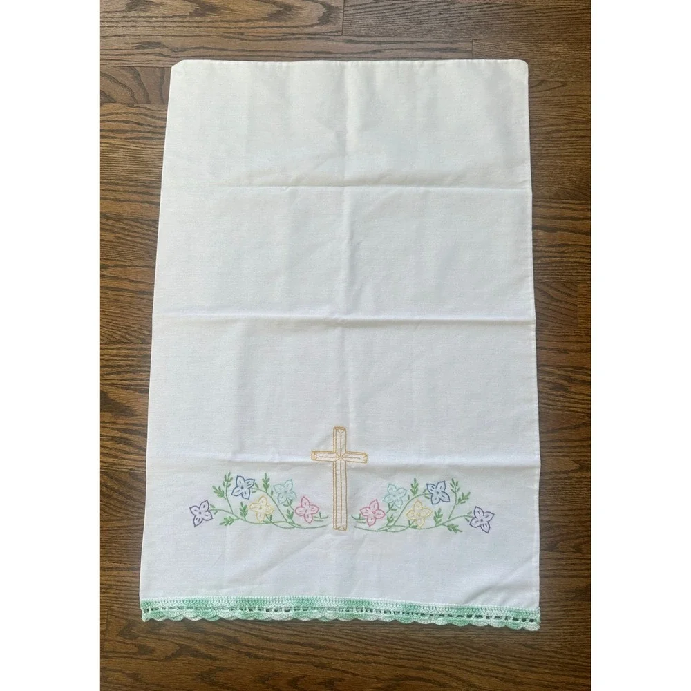 NWOT Hand Embroidered Cross Queen 2 Pillowcases White Floral Lace Trim Vintage